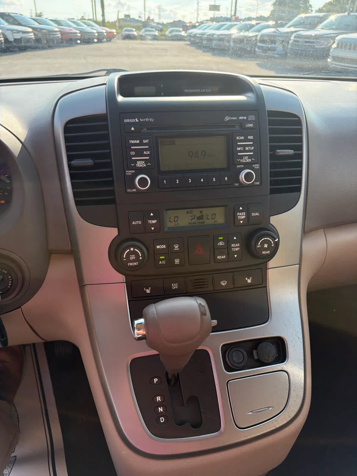 Used 2010 Kia Sedona EX w/ Luxury Pkg FWD image 18