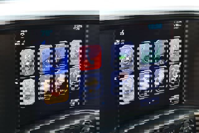 Used 2018 GMC Sierra 1500 SLT w/ Texas SLT Premium Package AWD/4WD image 8