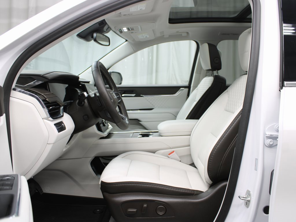 Used 2024 GMC Acadia Denali image 9