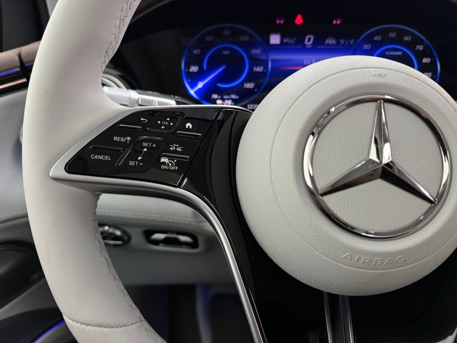 New 2027 Mercedes-Benz EQS 400 4MATIC SUV image 13
