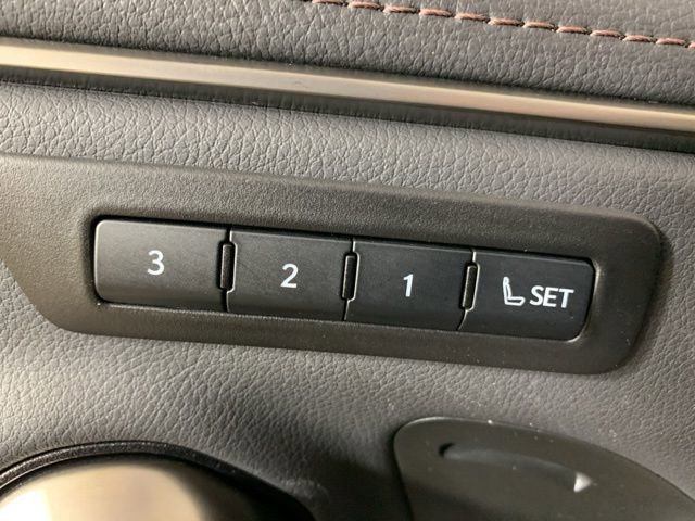 Used 2025 Lexus ES 350 Luxury w/ Accessory Package (Z2) image 18