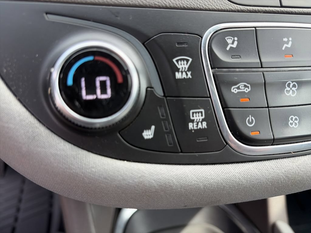 Used 2021 Chevrolet Malibu LT FWD image 26