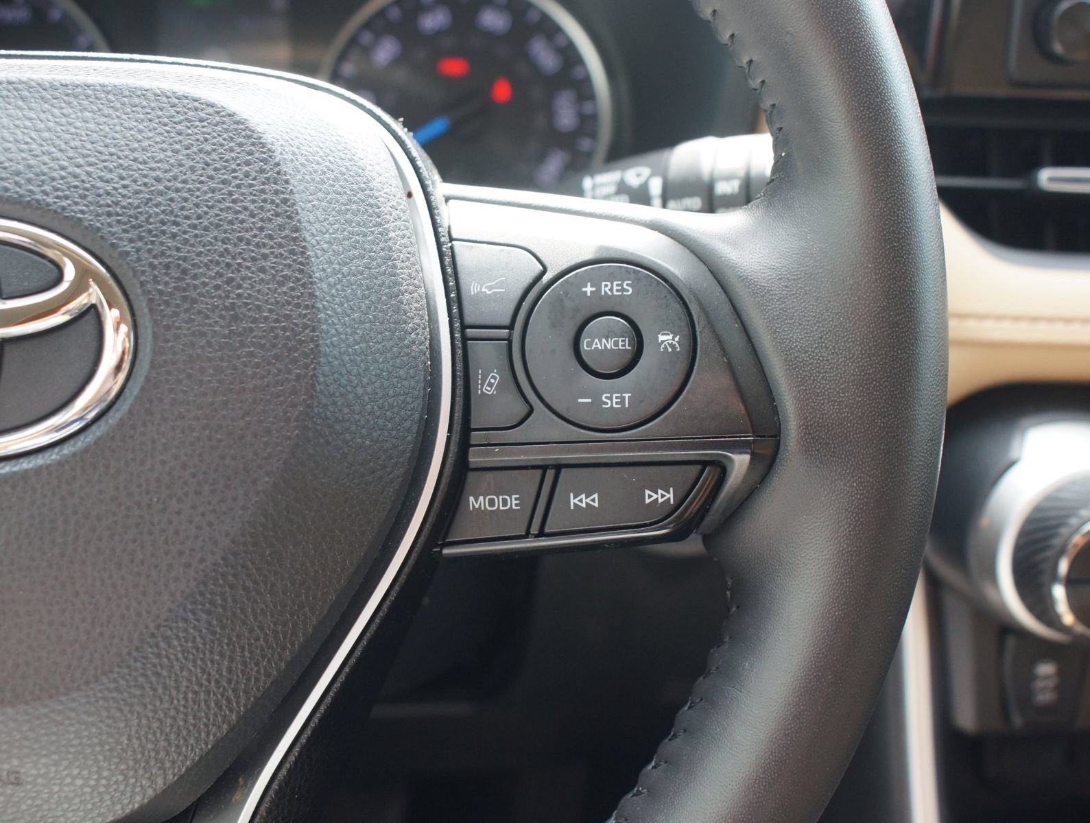 Used 2022 Toyota RAV4 XLE Premium AWD/4WD image 11