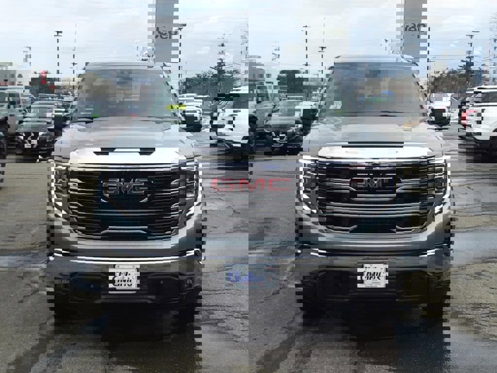 Used 2024 GMC Sierra 1500 SLT image 2