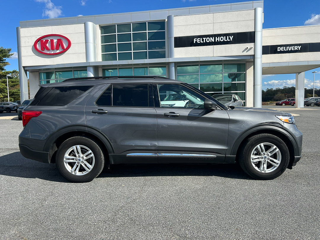 Used 2023 Ford Explorer XLT w/ Equipment Group 202A image 8