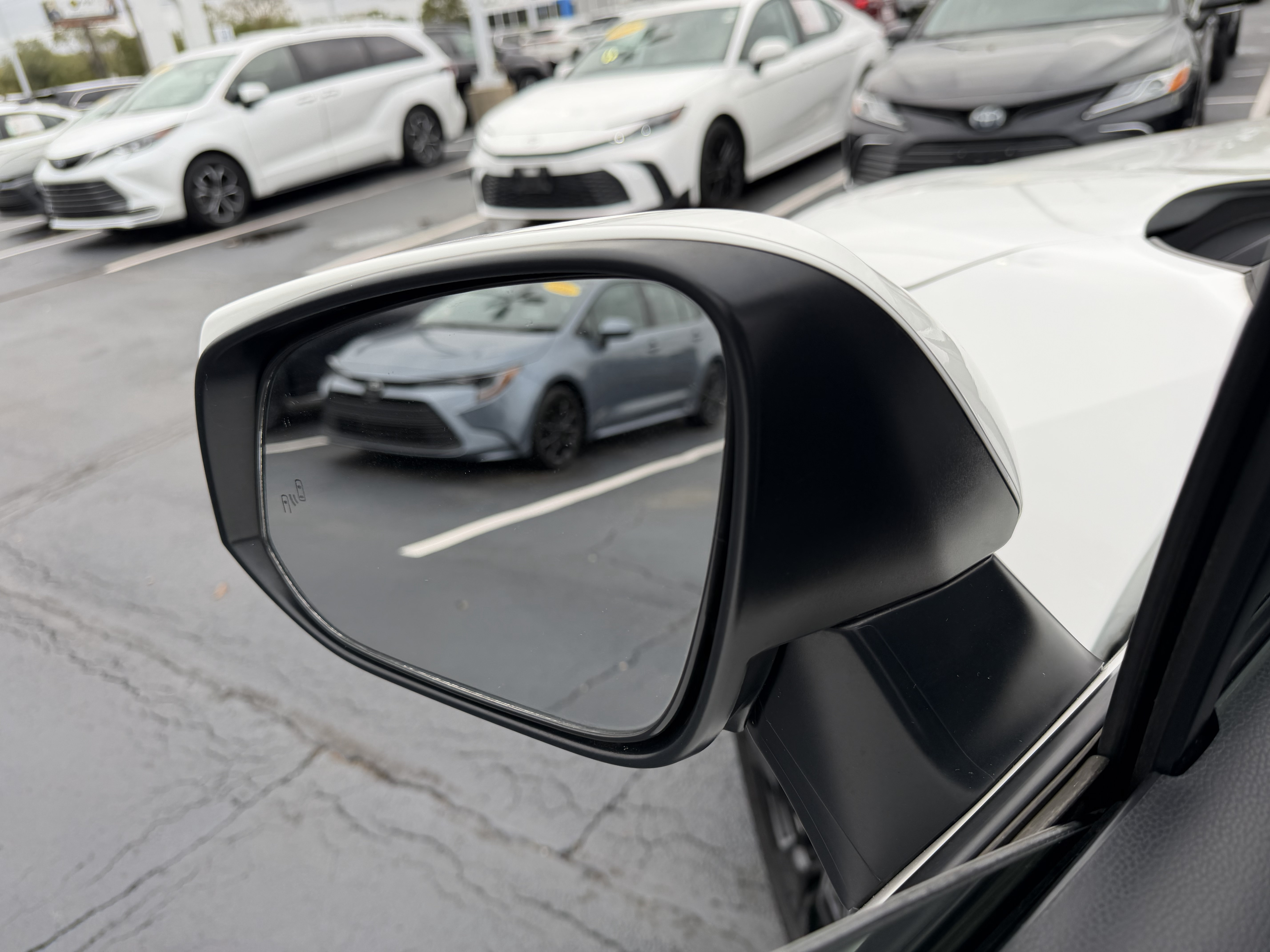 Used 2022 Toyota RAV4 XLE w/ Convenience Package AWD/4WD image 23