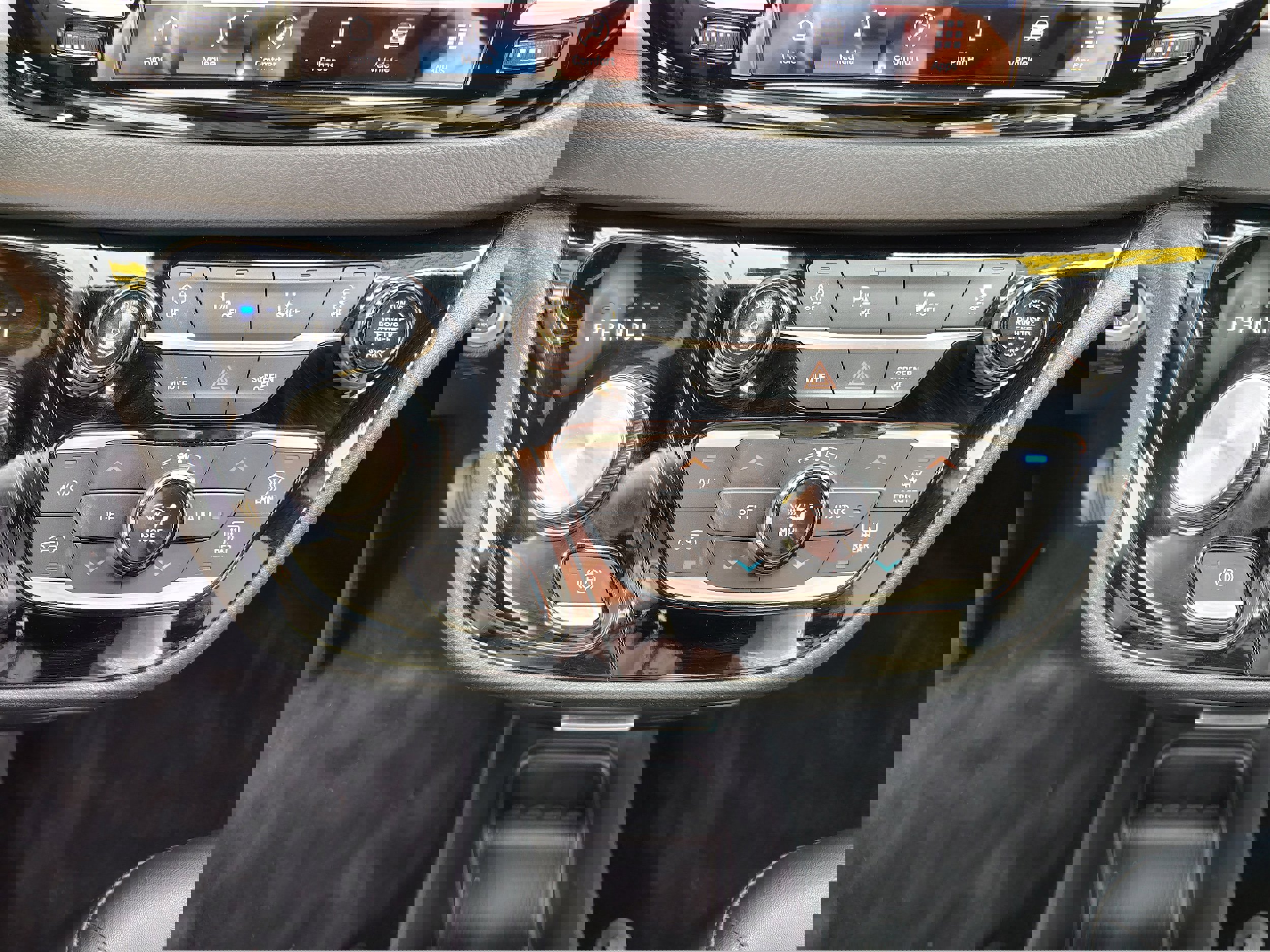 Used 2025 Chrysler Pacifica Select image 37