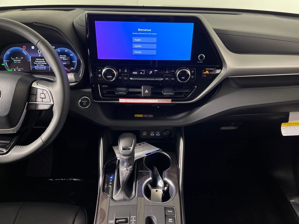 New 2026 Toyota Highlander Platinum image 15
