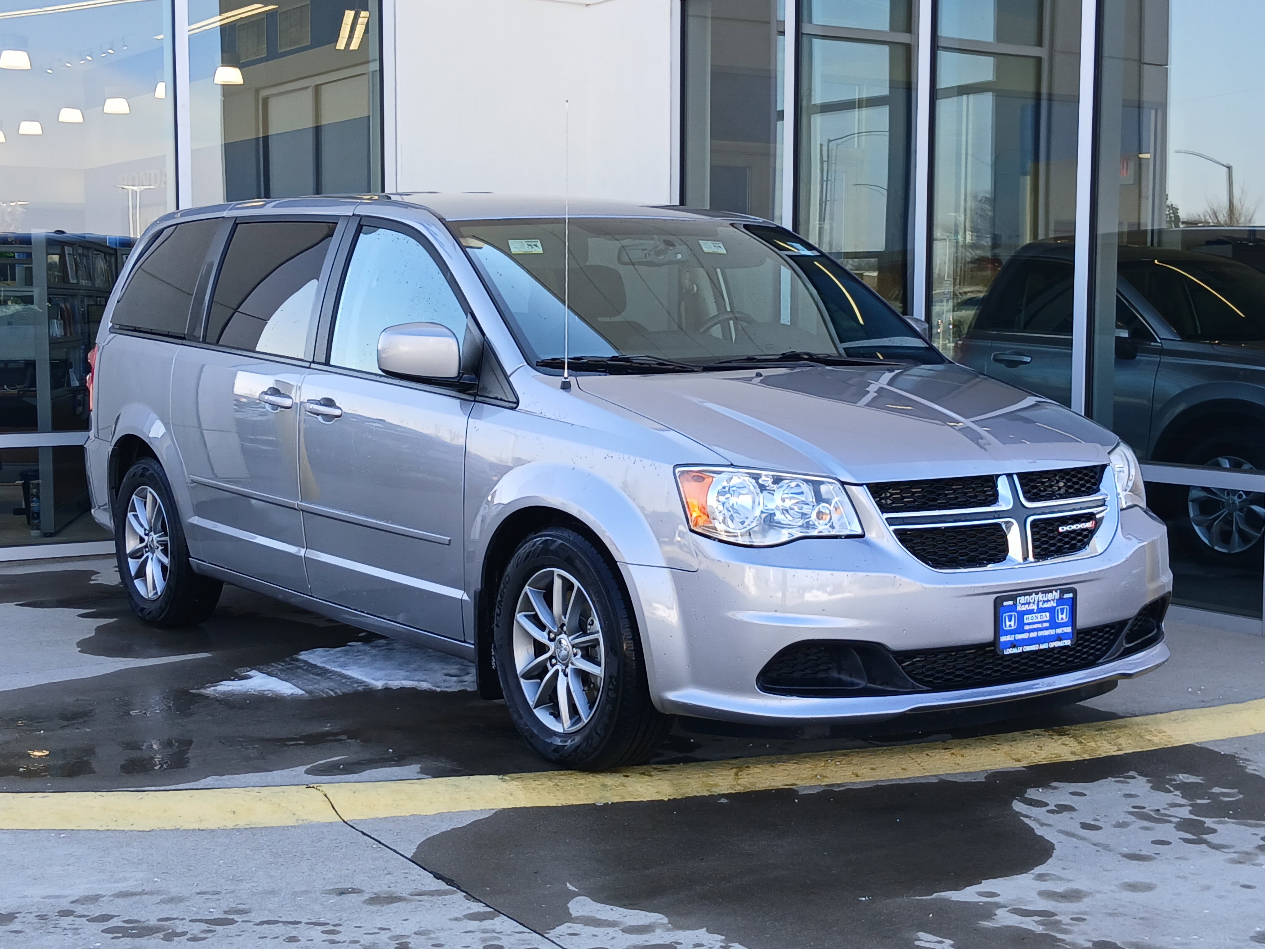 Used 2015 Dodge Grand Caravan SE image 5