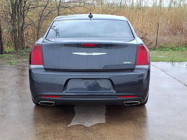 Used 2019 Chrysler 300 S image 4