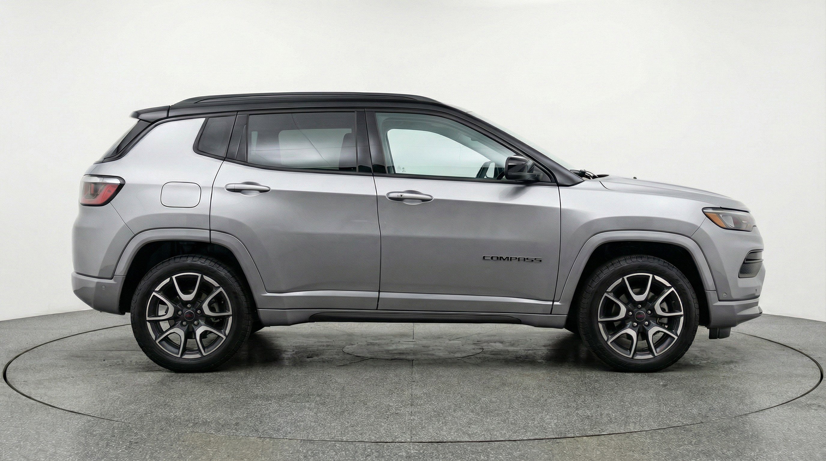 Used 2025 Jeep Compass Trailhawk AWD/4WD image 11
