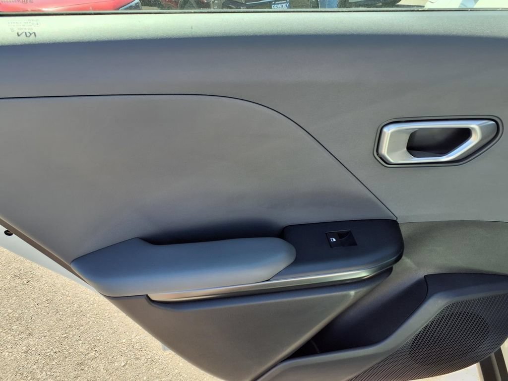 Used 2025 Kia K4 FWD image 11
