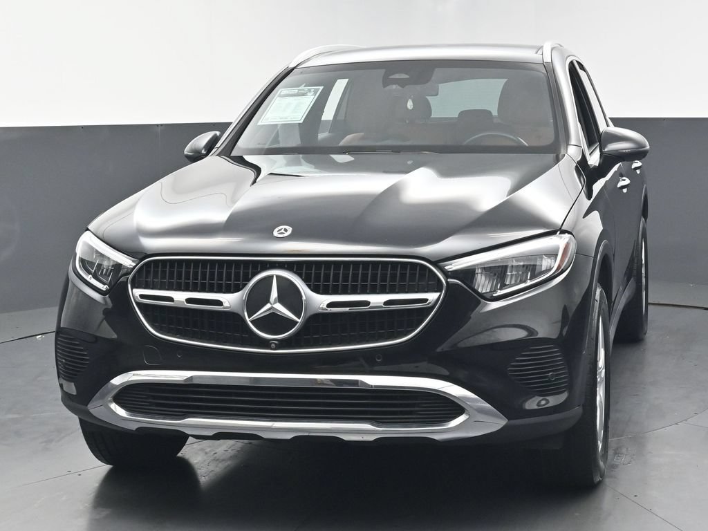 Used 2023 Mercedes-Benz GLC 300 4MATIC w/ Exclusive Trim Package image 7