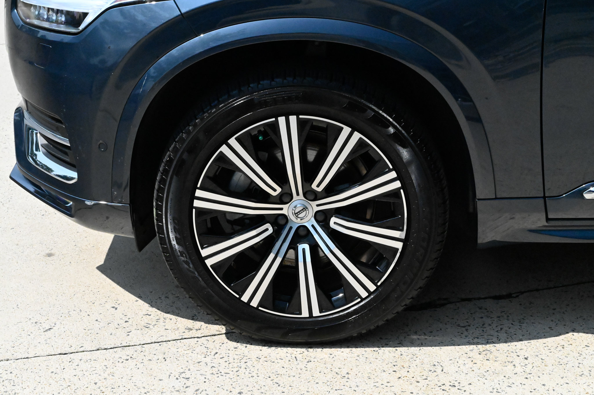 Used 2023 Volvo XC90 B6 Plus AWD/4WD image 9