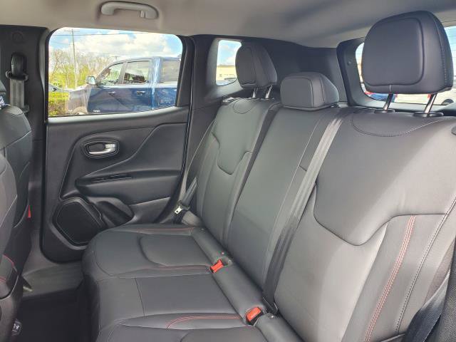 Used 2023 Jeep Renegade Trailhawk w/ Trailhawk Elite Group AWD/4WD image 26