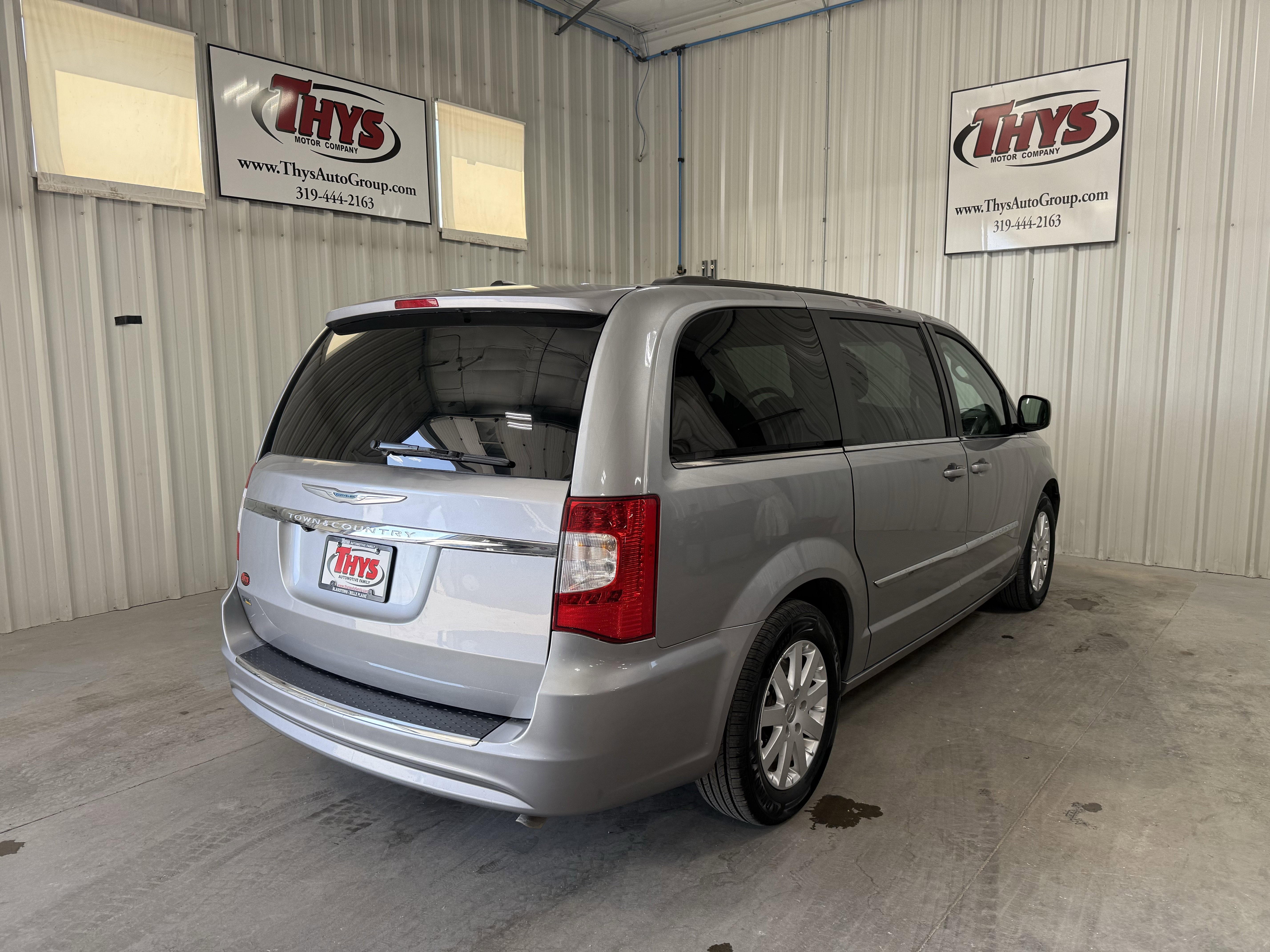 Used 2016 Chrysler Town & Country Touring FWD image 5