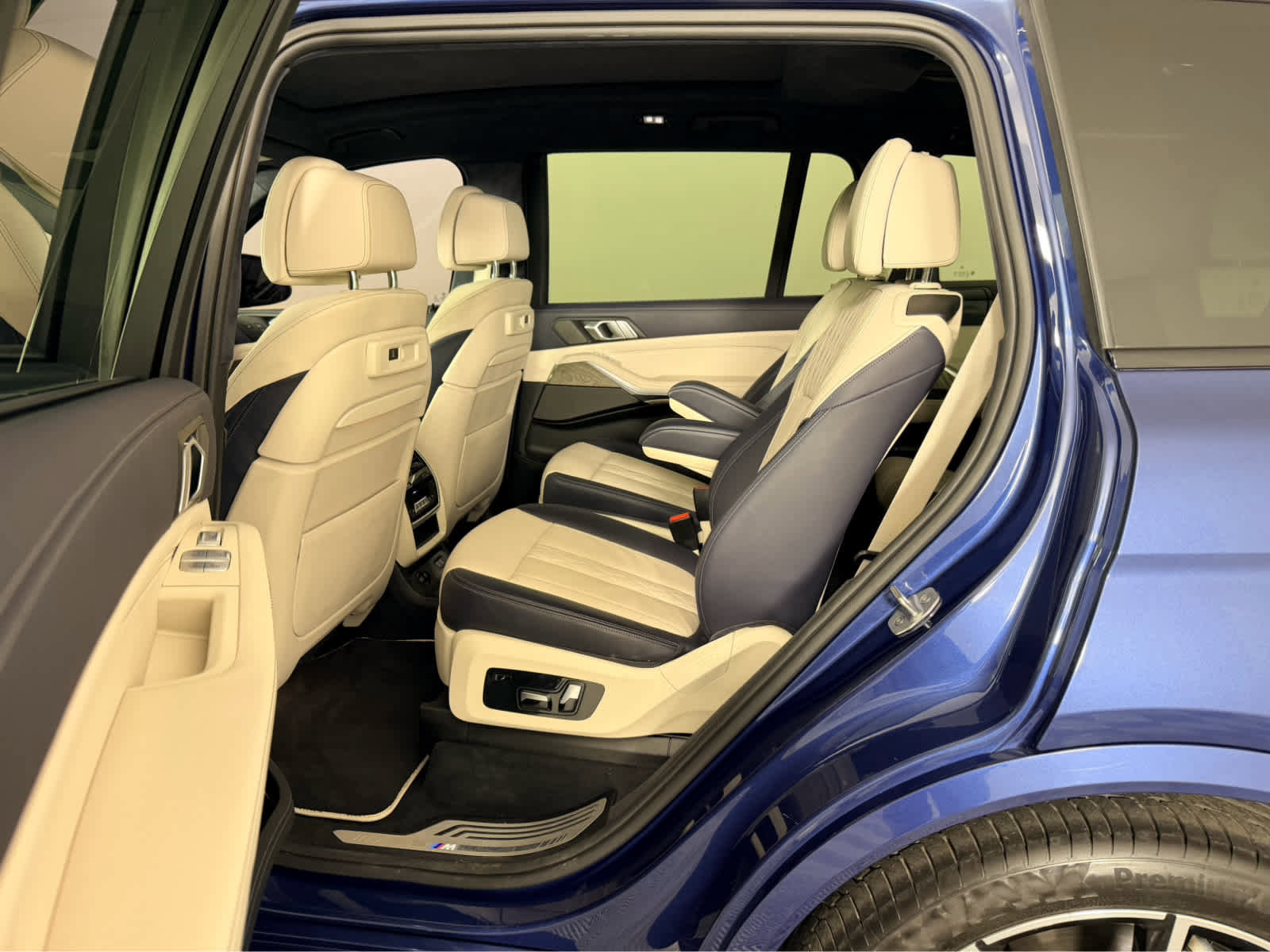 Used 2019 BMW X7 xDrive50i w/ M Sport Package image 16