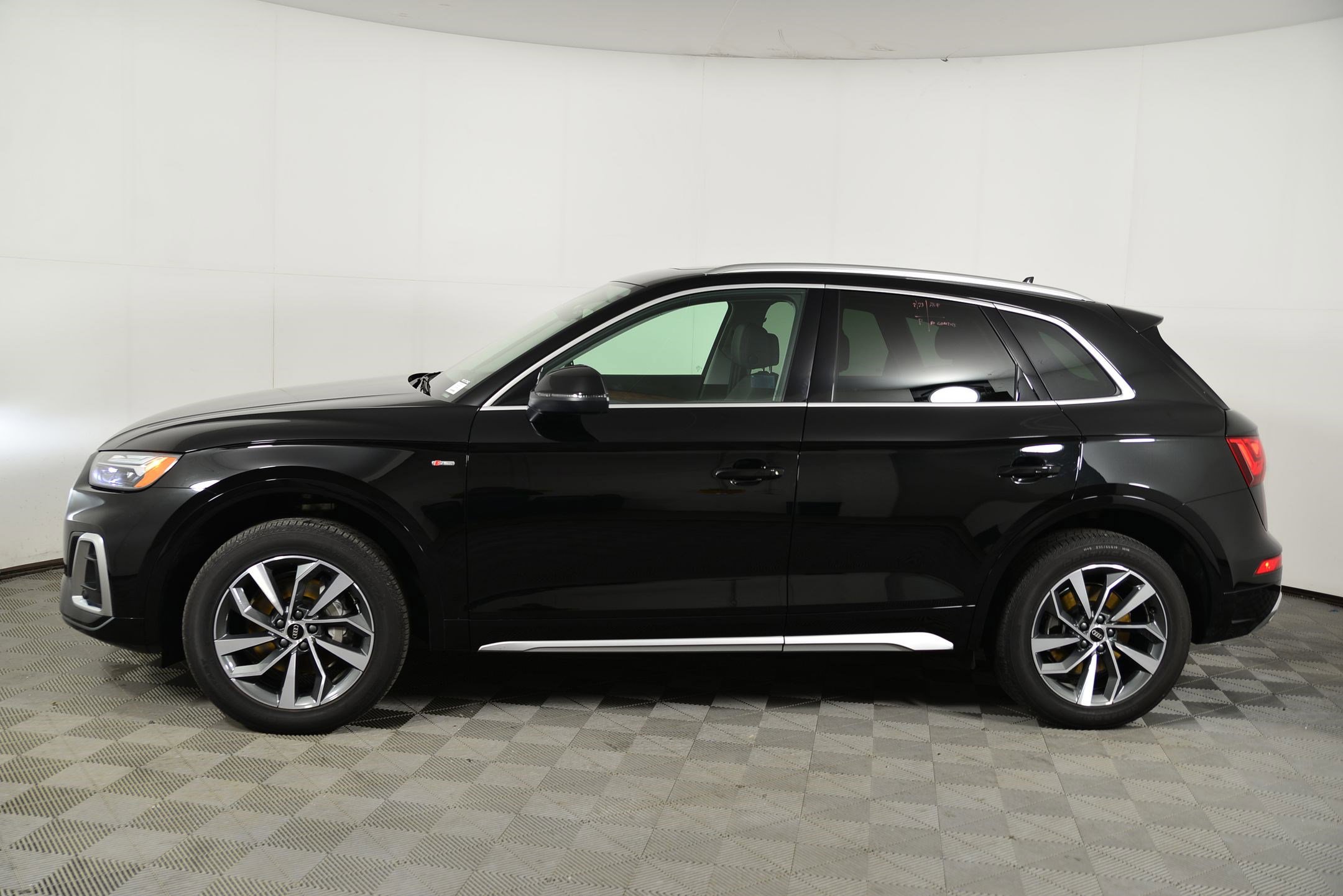 Certified 2023 Audi Q5 2.0T Premium Plus w/ Premium Plus Package image 2