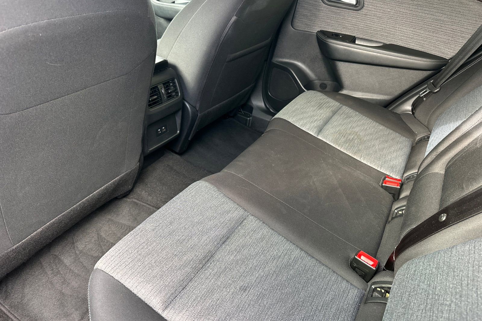 Used 2023 Nissan Rogue SV image 13