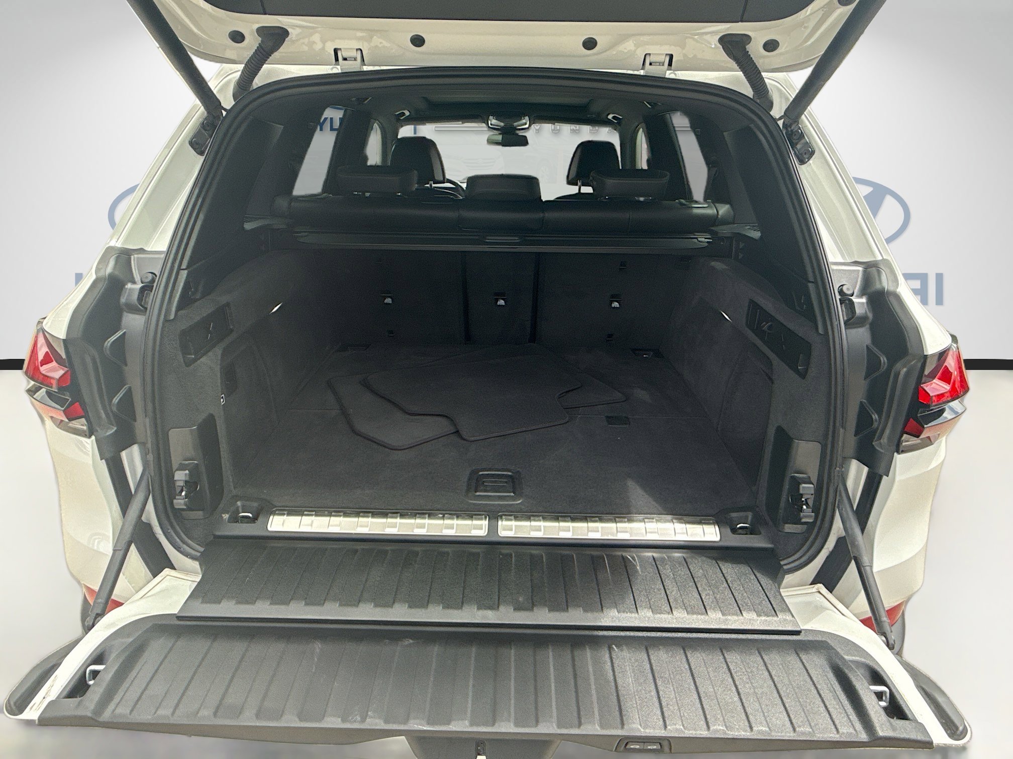 Used 2025 BMW X5 xDrive50e image 24