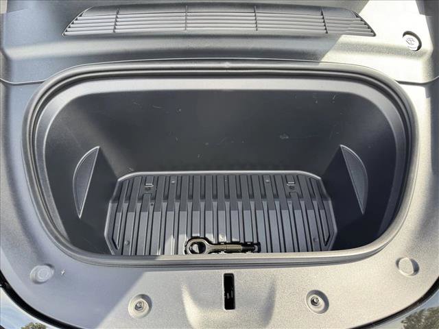 Used 2023 Tesla Model Y Long Range image 9