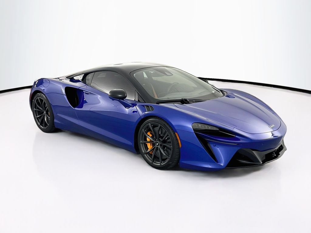 Used 2023 McLaren Artura RWD image 3