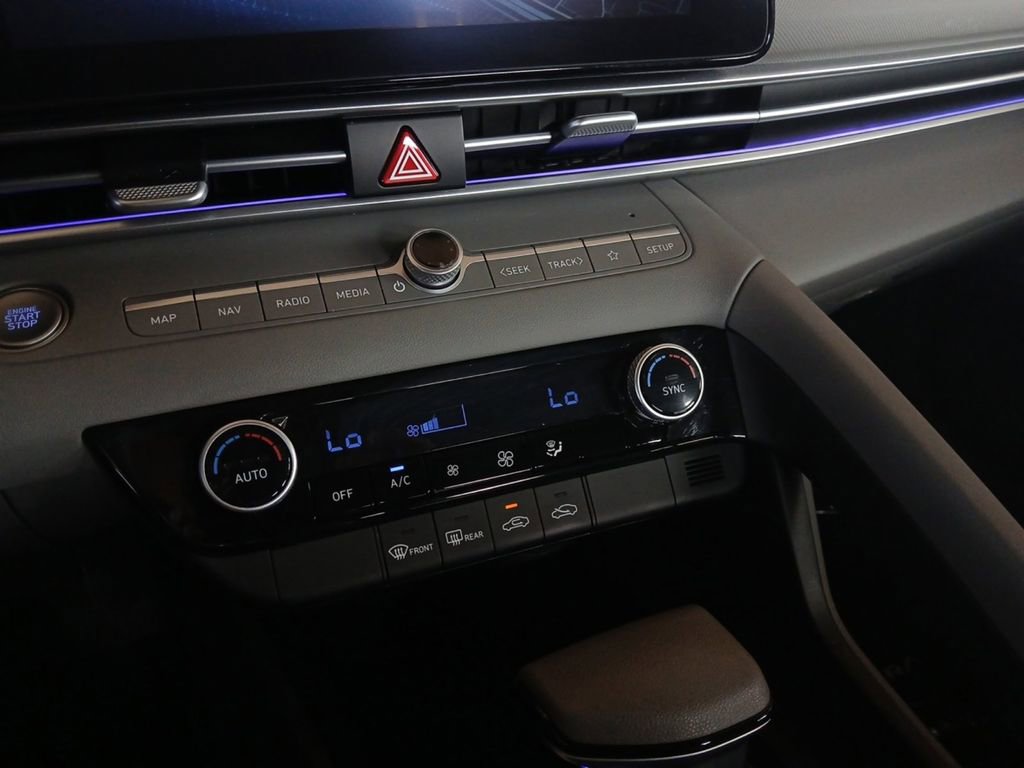 Used 2024 Hyundai Elantra SEL FWD image 22