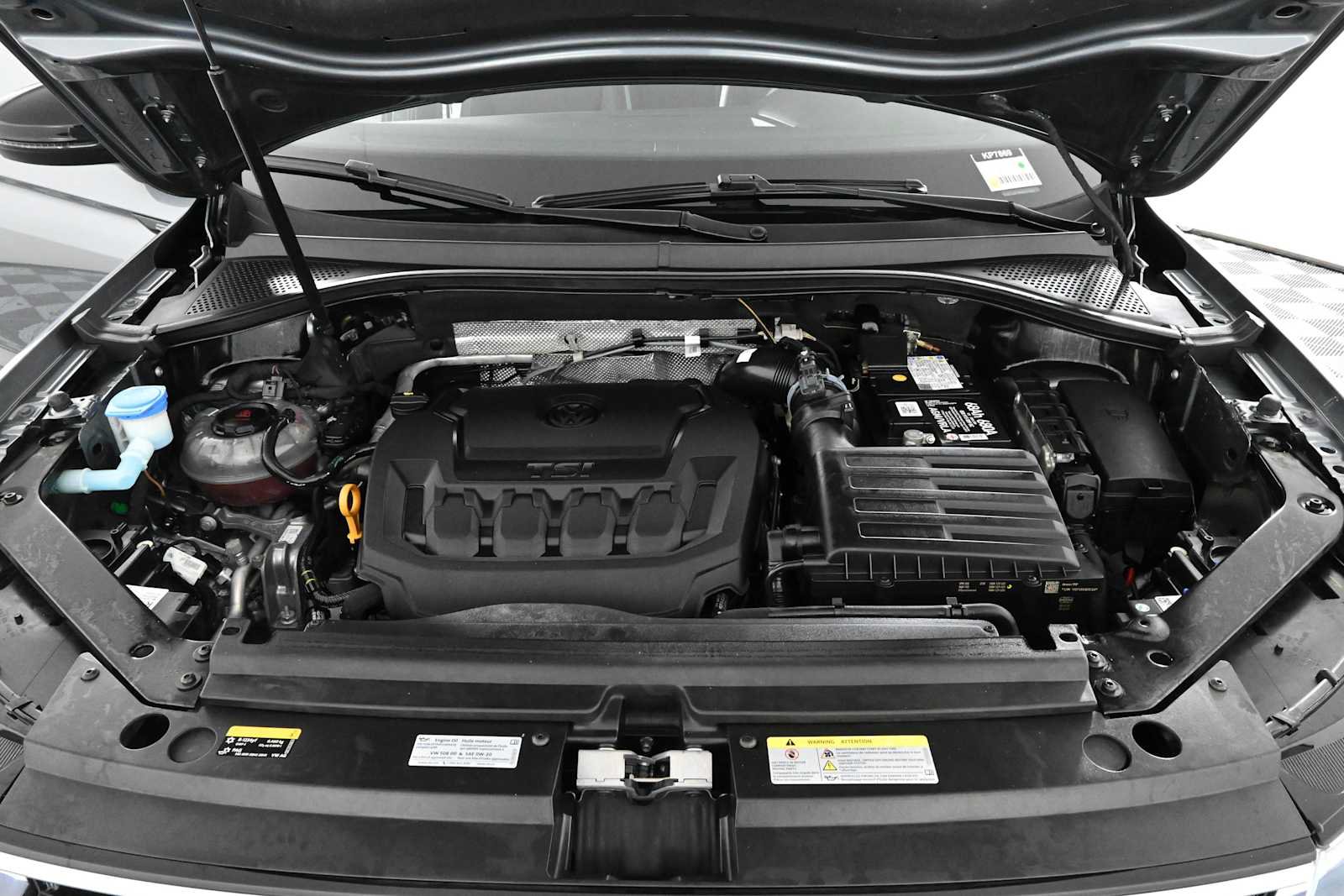 Certified 2023 Volkswagen Tiguan SE R-Line FWD image 30