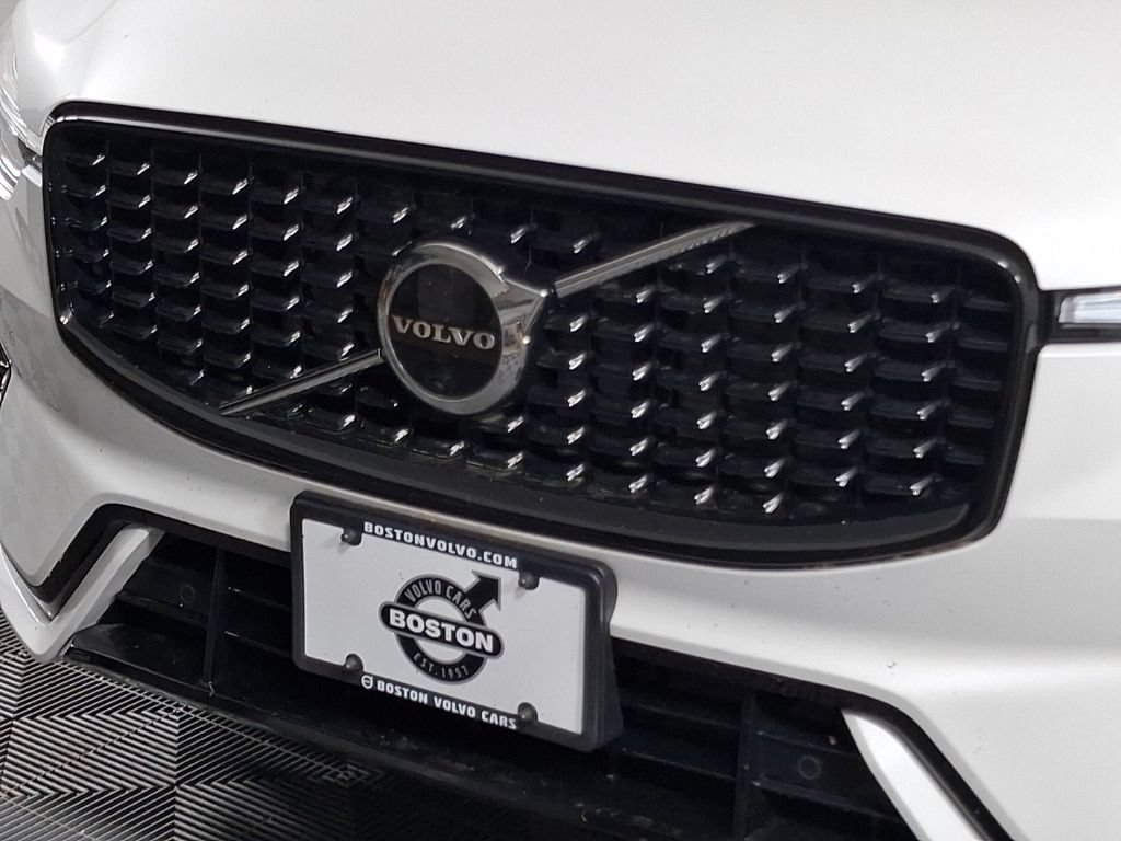 Certified 2023 Volvo XC60 B5 Plus w/ Climate Package AWD/4WD image 5