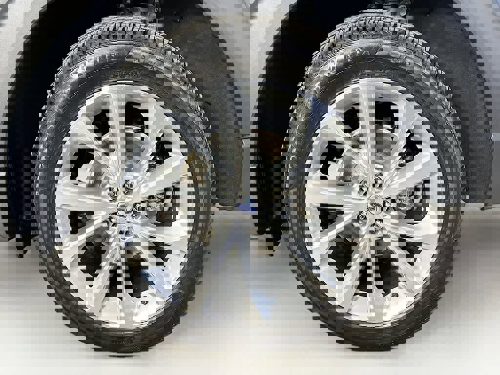 Certified 2021 Ford Explorer Platinum w/ Equipment Group 601A image 8