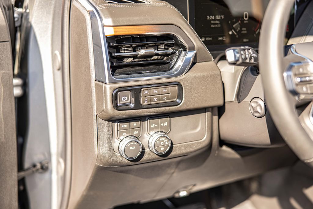 Used 2026 GMC Yukon Denali w/ Sun & Power Step Package AWD/4WD image 22