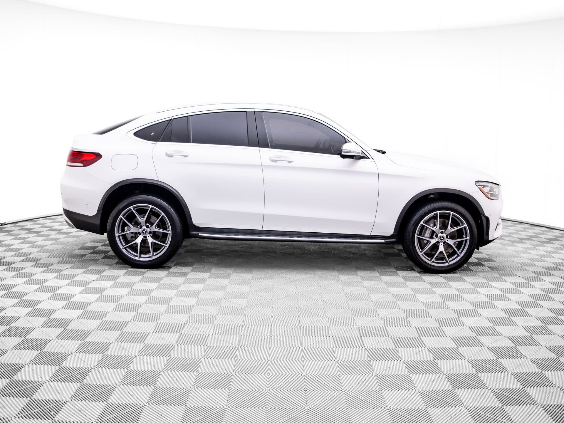 Used 2022 Mercedes-Benz GLC 300 4MATIC Coupe image 6