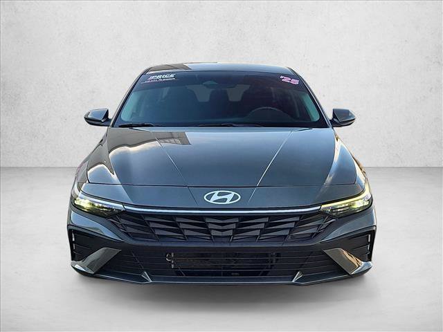 Used 2025 Hyundai Elantra Hybrid FWD image 2