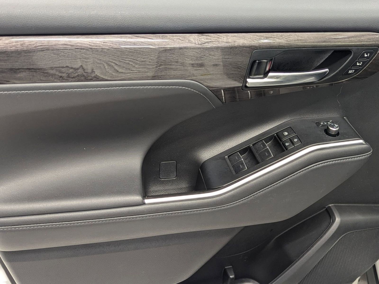 Used 2023 Toyota Highlander Limited image 10