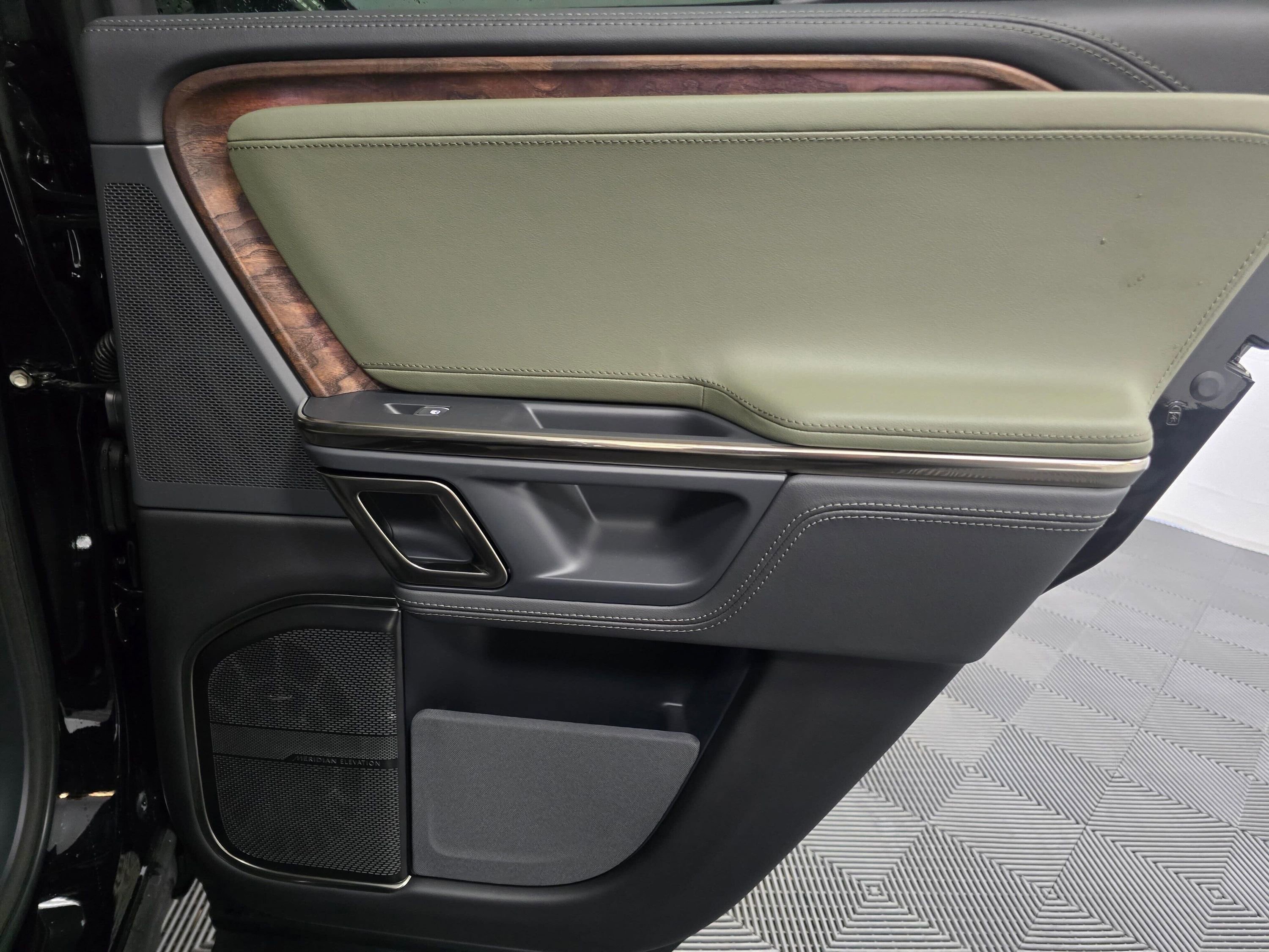 Used 2022 Rivian R1T Adventure image 24