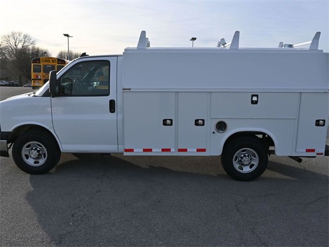 Used 2021 Chevrolet Express 3500 w/ Power Convenience Package image 4