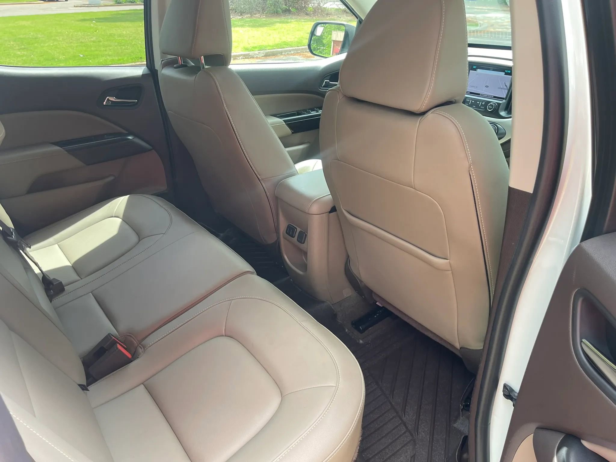 Used 2018 GMC Canyon SLT w/ Driver Alert Package image 13
