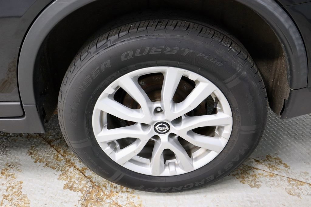 Used 2018 Nissan Rogue SV image 18