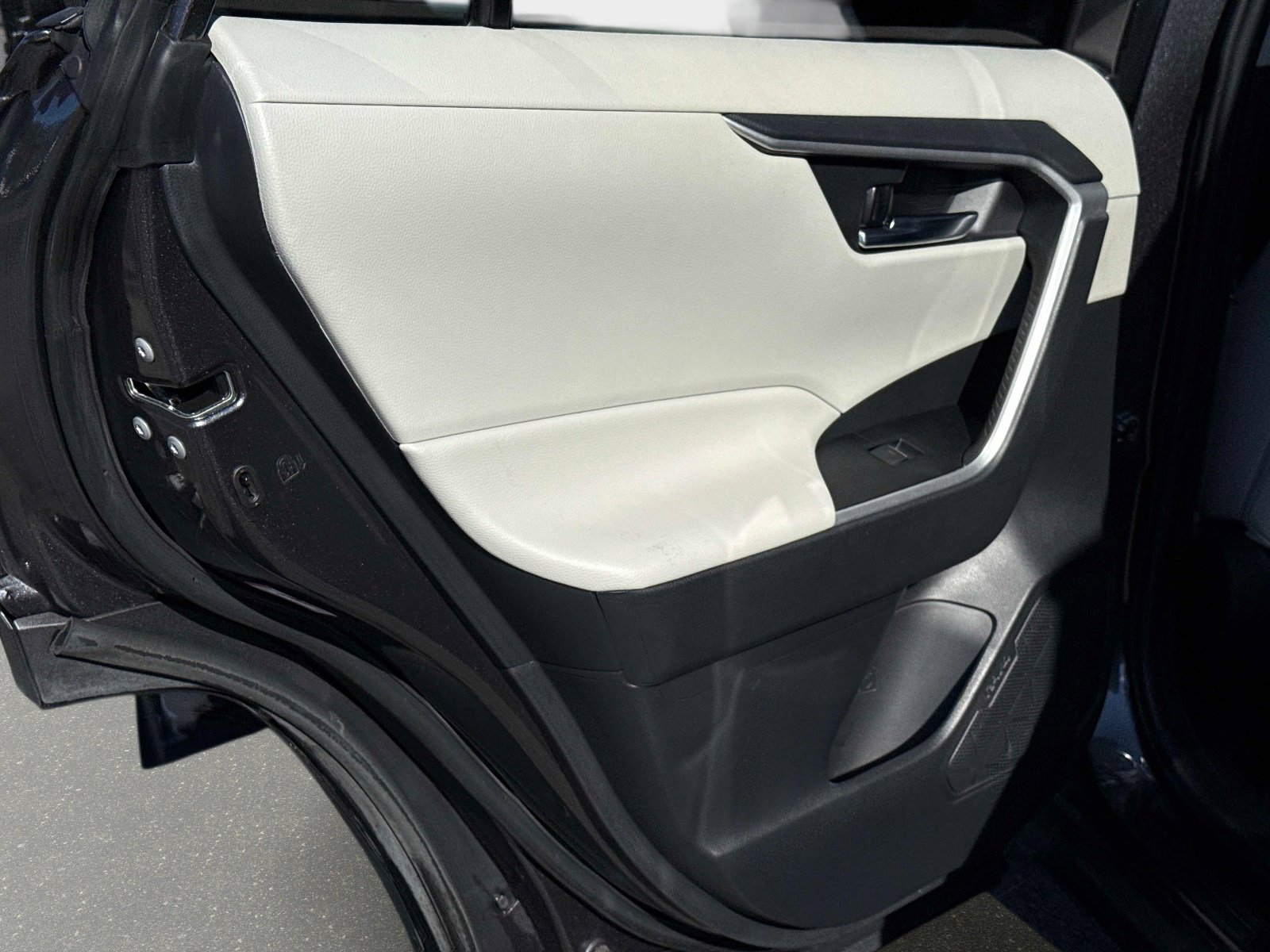 Used 2024 Toyota RAV4 XLE Premium image 14