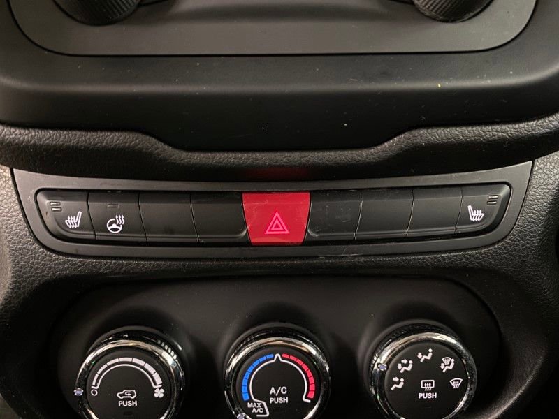 Used 2016 Jeep Renegade Latitude w/ Cold Weather Group image 41