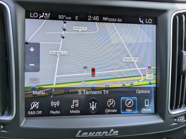 Used 2020 Maserati Levante GranLusso AWD/4WD image 27