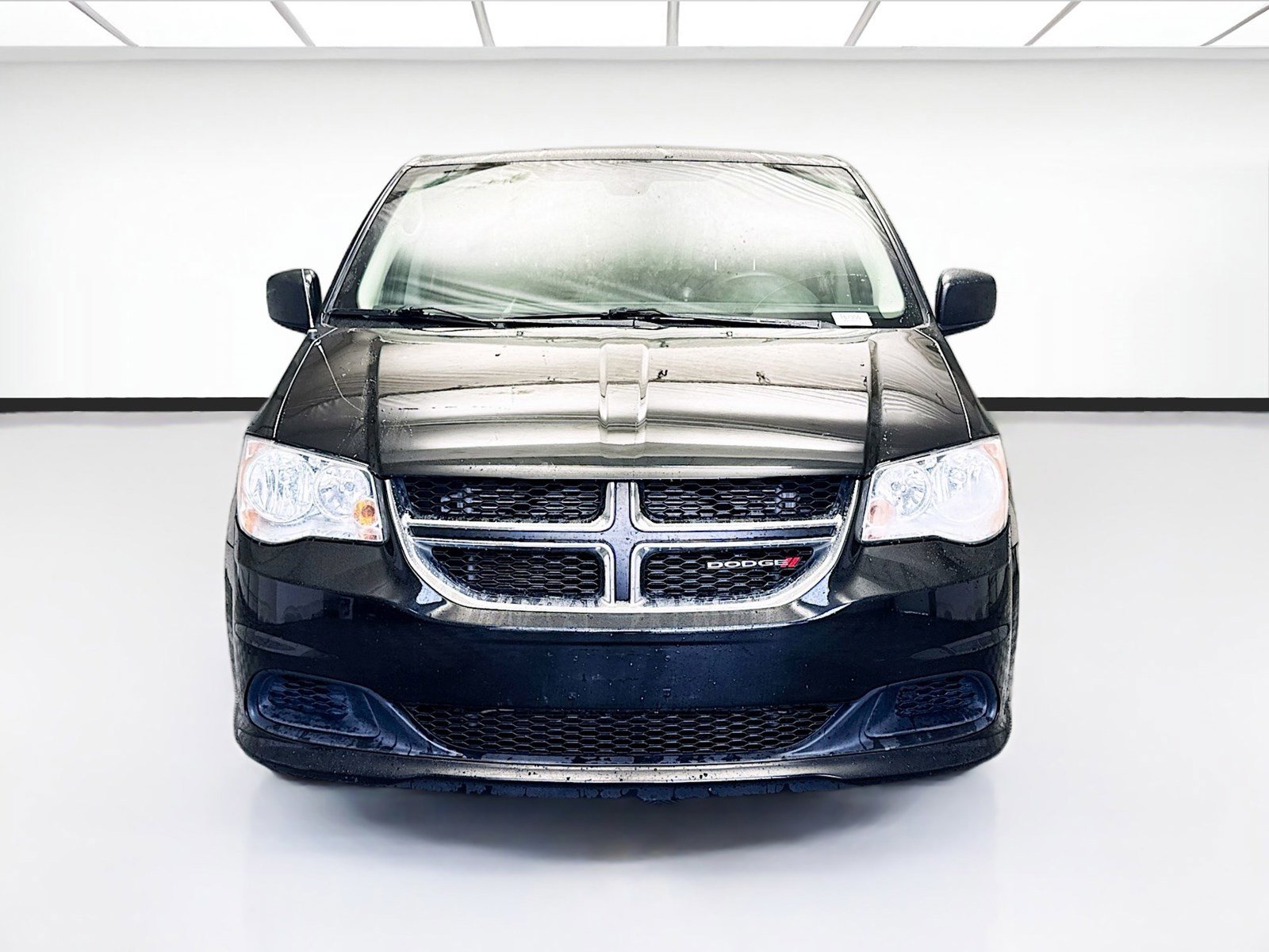 Used 2020 Dodge Grand Caravan SE FWD image 2