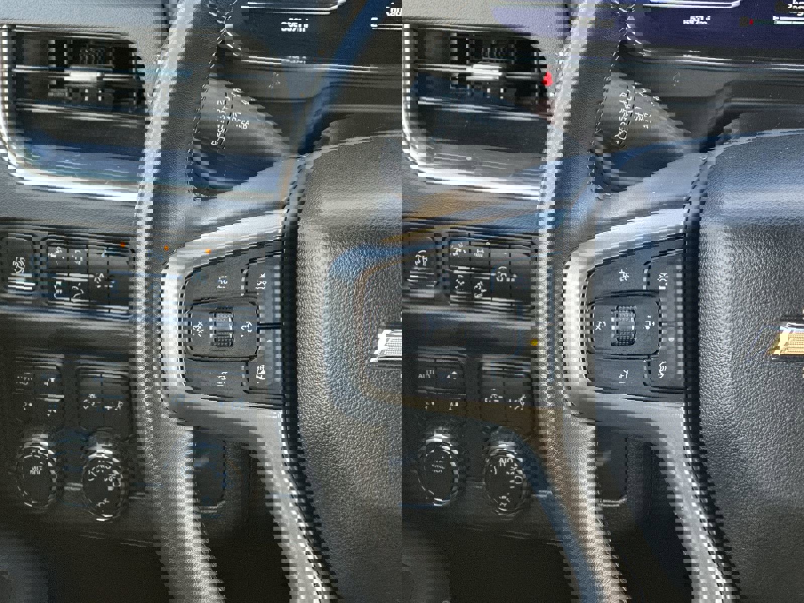 Used 2023 Chevrolet Suburban Premier image 20