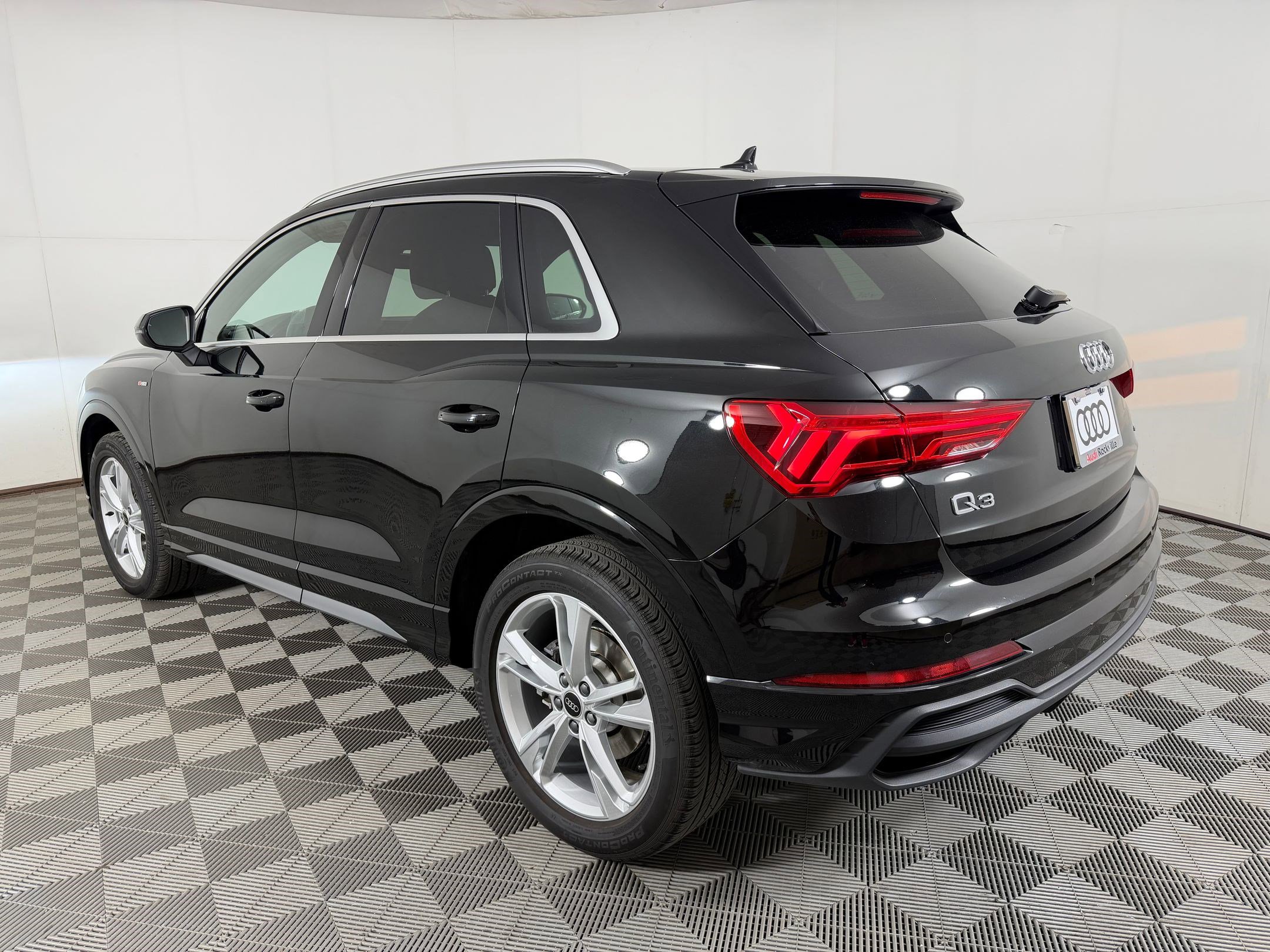 Certified 2023 Audi Q3 2.0T Premium Plus w/ Premium Plus Package AWD/4WD image 3