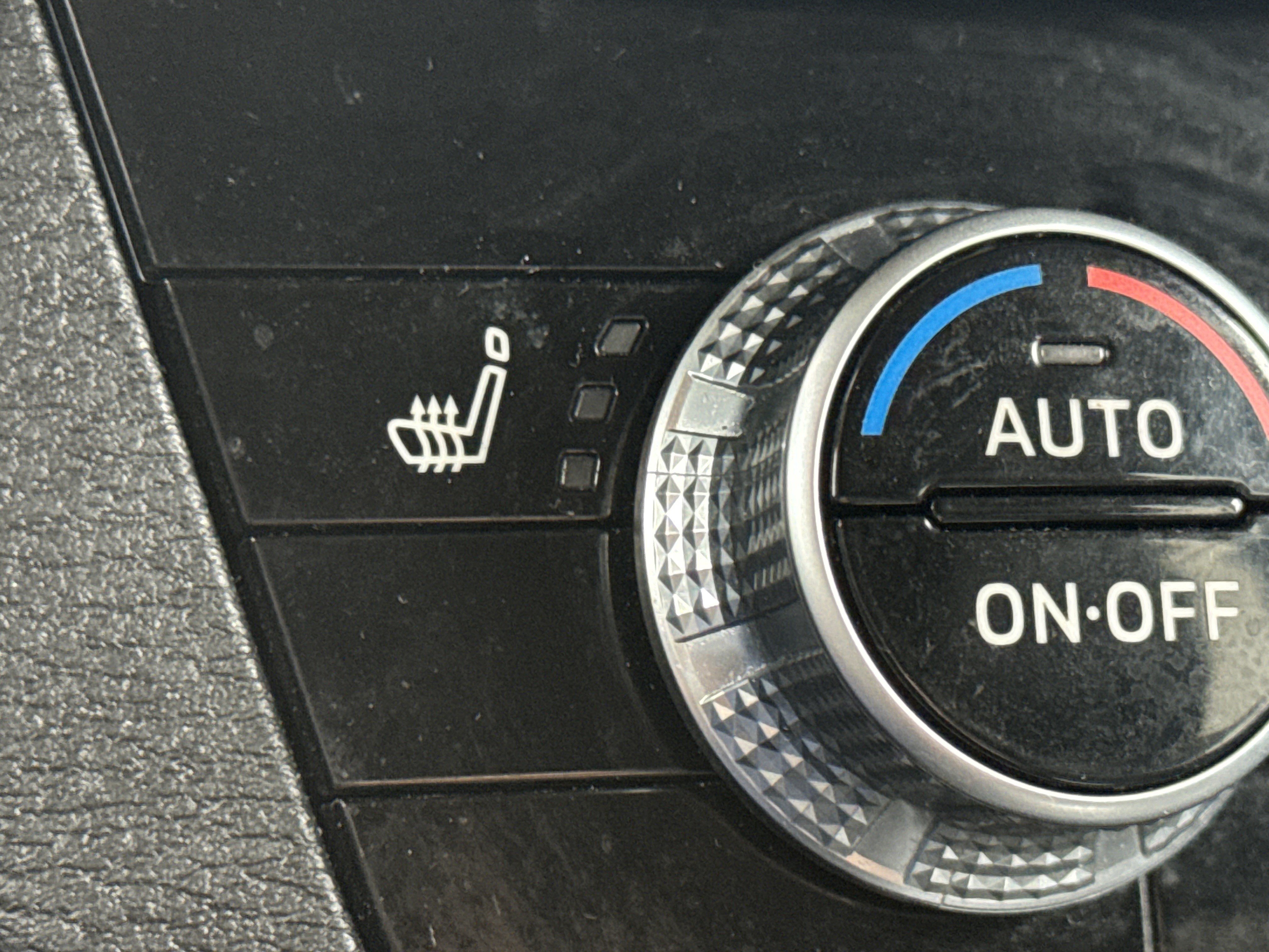 Used 2024 Mitsubishi Outlander SE Black Edition image 14