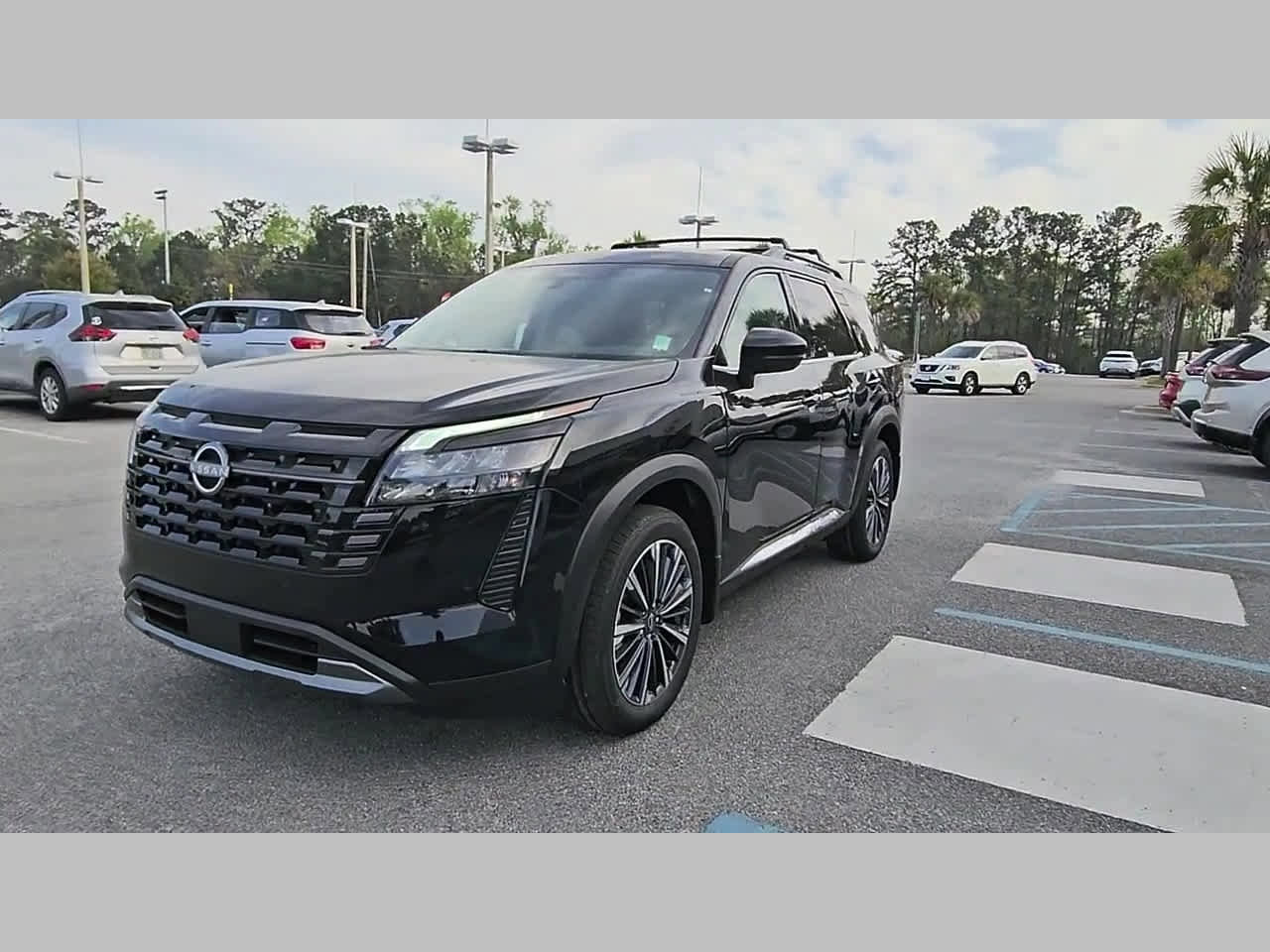 New 2026 Nissan Pathfinder Platinum FWD image 19