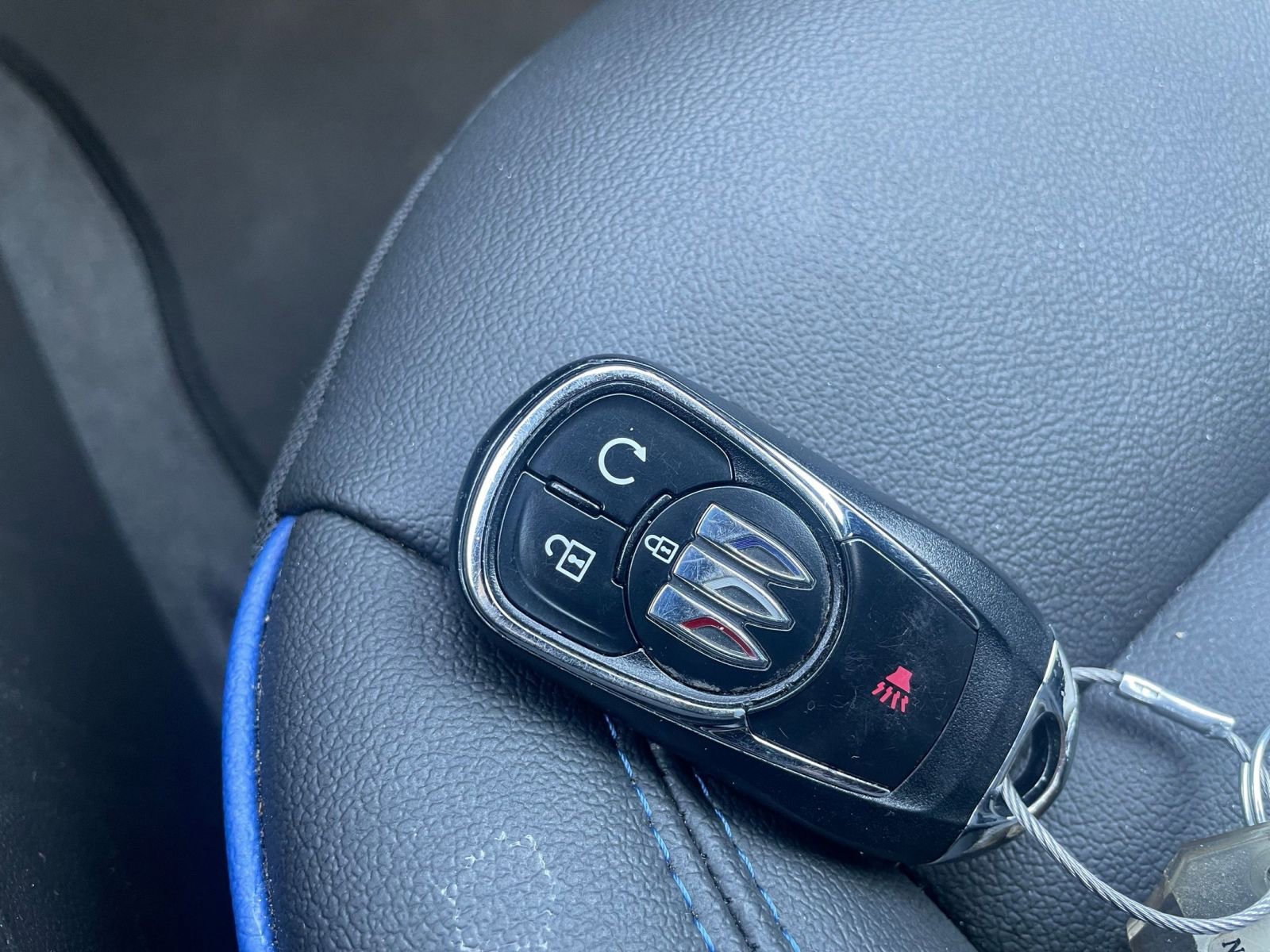 Used 2025 Buick Envista Sport Touring image 23