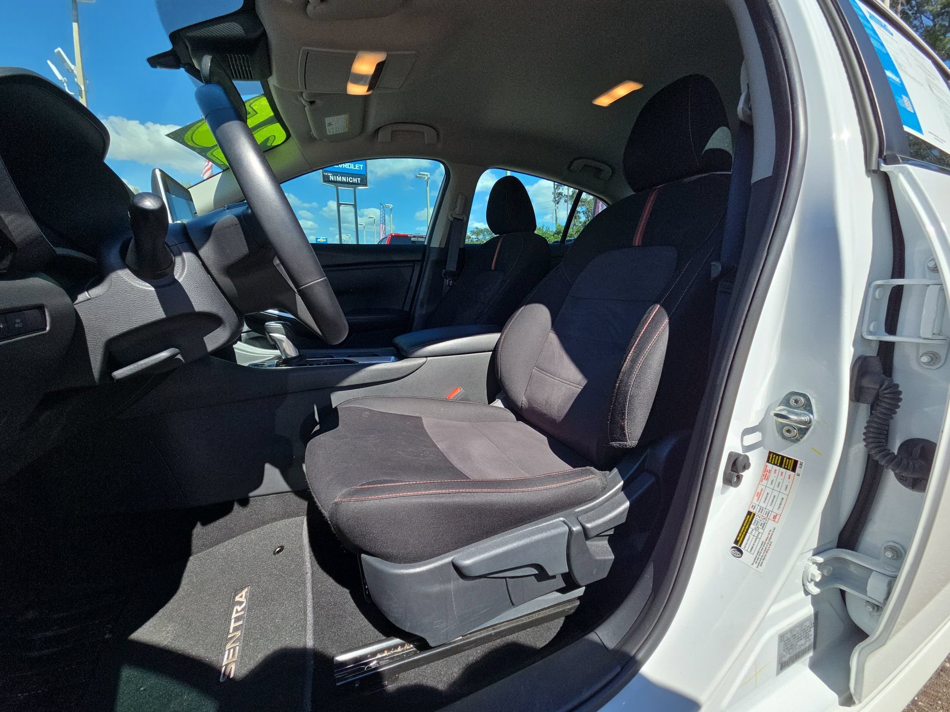 Used 2025 Nissan Sentra SR FWD image 19