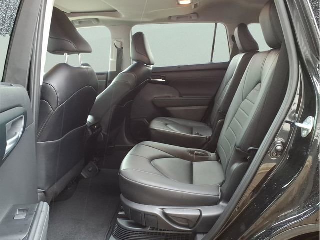 Used 2023 Toyota Highlander XLE image 23