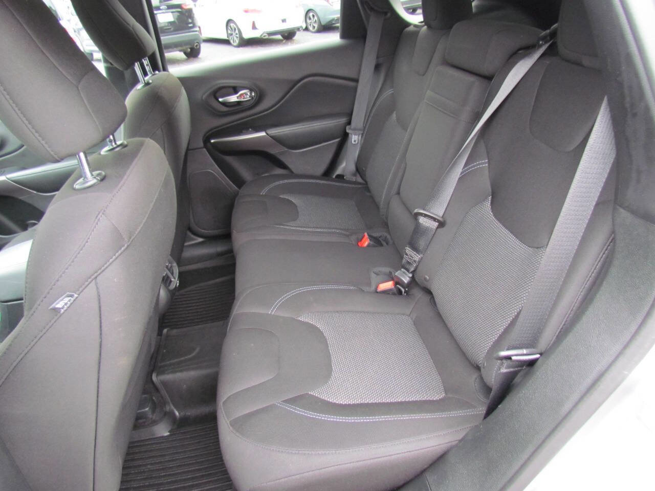 Used 2019 Jeep Cherokee Latitude w/ Popular Appearance Group image 13